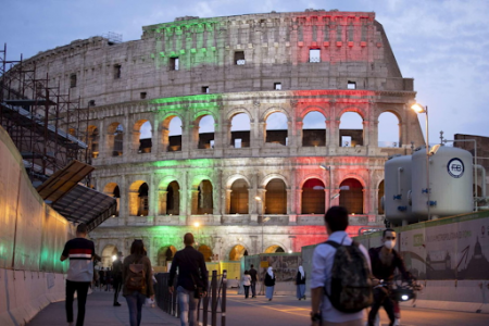 Coliseu, símbolo histórico de Roma, abre novamente suas portas