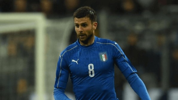 Thiago Motta jogando pela seleo da Itlia